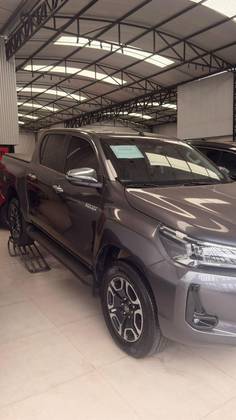 TOYOTA HILUX 2.8 D-4D TURBO DIESEL CD SRX 4X4 AUTOMÁTICO